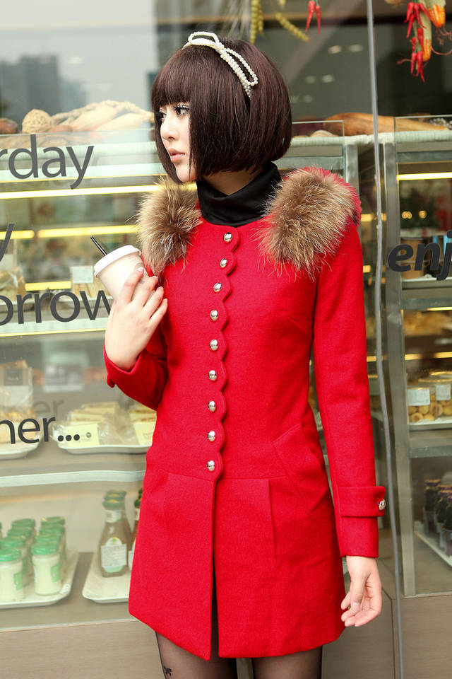 Áo khoác dạ dáng dài màu đỏ
