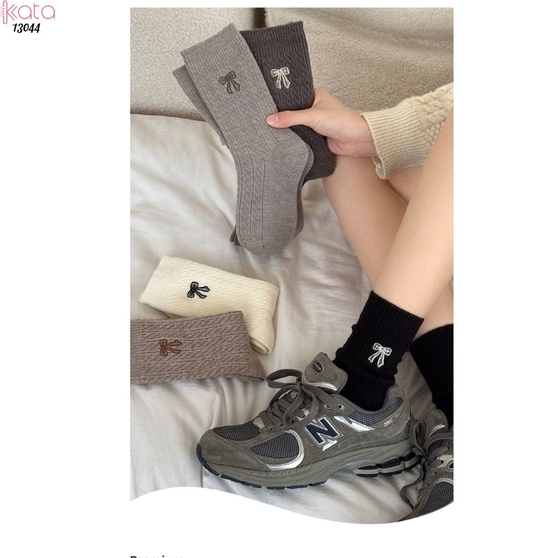 Tất bông dày mùa thu và mùa đông ,vớ giữa bắp chân thêu nơ 13044