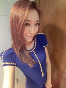 Đầm  khoét lưng đính đinh tán màu xanh