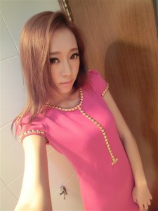 Đầm  khoét lưng đính đinh tán màu hồng