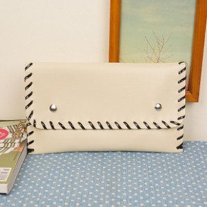 Túi nhỏ retro màu trắng