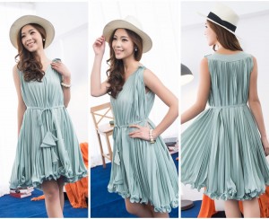 Váy đầm cổ chữ V xếp ly màu xanh