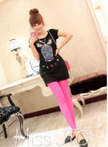 Áo thun hình ngựa vằn màu đen