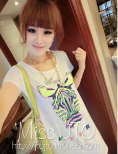 Áo thun hình ngựa vằn màu trắng