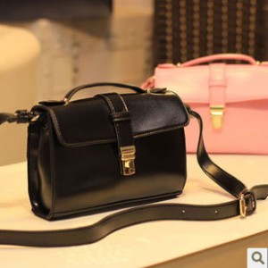 Túi đeo nhỏ sang trọng màu đen