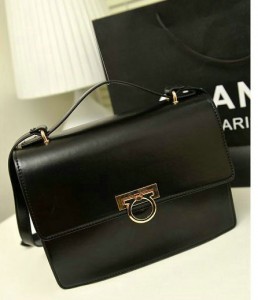 Túi đeo retro sang trọng màu đen