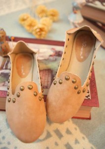 Giày bệt đinh tán màu kaki