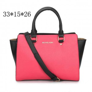 Túi Michael Kors màu hồng