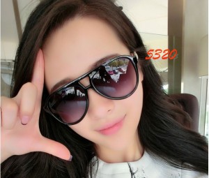 Mắt kính gọng đen mắt xám 5320